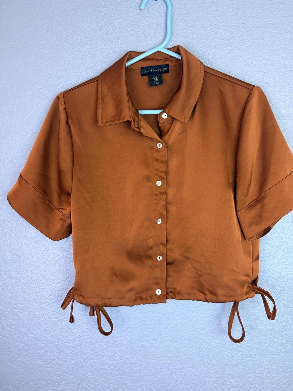 House Of Harlow 1960 Shirt Womens XS Brown Copper Cropped Satin Button Up Top